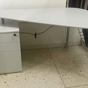 Vendo Mesa de Escritorio perfecto estado de las duras - Img 57152778