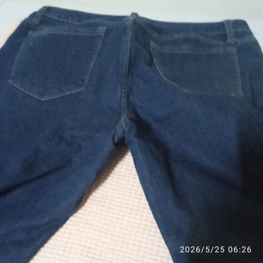 Se venden tenis muy cómodos propios para señoras número 39 y dos bermudas demarca gran parte de algodón de marca - Img 123231064