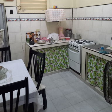 Vendo 2 casas en Playa. Dos casas en la misma propiedad,5 cuartos en total,una sobre la otra(Una con todo adentro) - 9/10