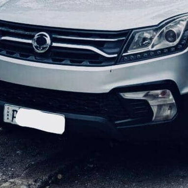 SsangYong Korando ,del 2017 es un carro con transmisión manual,el SUV está bien conservado,tiene todos los papeles - Img 114565492