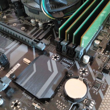 GIGABYTE B360M D3H GSM / CORE I3 9100 (3.60GHZ) / DDR4 8GB RAM + CHAPILLA + GARANTIA - Img 121083662