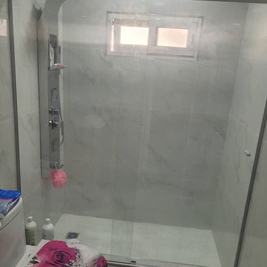 Mamparas de duchas, Cabinas de hidromasaje Paños fijos nuevas en caja y de varias medidas no dude en llamar al 5️⃣3️⃣6️⃣ - 9/10
