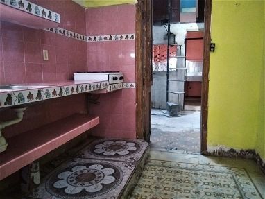 Venta de Casa en Centro Habana, bajos, puerta calle, 3/4, 2 baños, a media cuadra de Monte y a 2 de Belascoaín. - Img 69155673