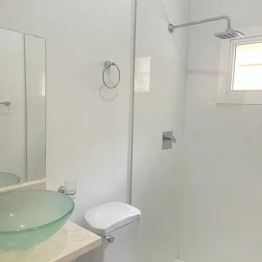 Renta lineal apartamento capitalista 2 cuartos, primer piso, en el vedado. A media cuadra de 23 cerca de 12 y 23. - 6/8