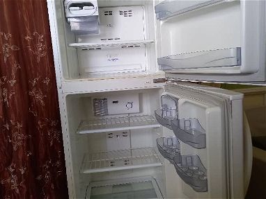 Refrigerador marca Frigidaire parado por máquina - Img 67026887