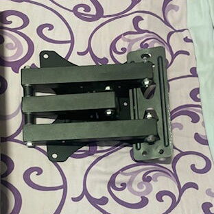 Televisor marca Samsung de 32 pulgadas con cajita incluida de uso pero funciona perfectamente con su base - Img 125517539