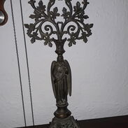 Vendo candeladro antiguo de bronce 64cm de alto. - Img 45409408