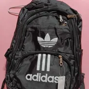 ¡De Estreno! Combo Adidas: Mochila + Zapatillas + Moto - Img 55942965