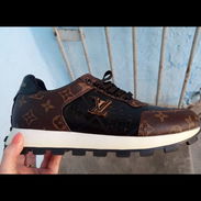 Vendo tenis luis Vitton original - Img 54995385
