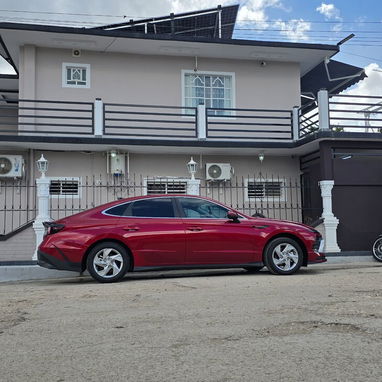 Vendo o negocio, Hyundai sonata 2025 con 5000 km, nada más el básico - Img 116404500