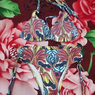 BIKINIS + TRAJES DE BAÑO + PAREO + SOBRETODO - Img 116392575
