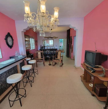 Oferta!!! Casa independiente en 9na con 5 cuartos,patio y garaje cerrado. Excelente oportunidad de inversión!!! - Img 79808894