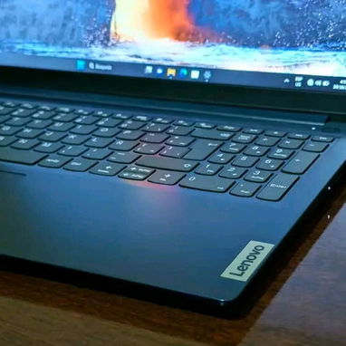 Laptop Lenovo Color Azul Oscuro - 2/3