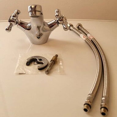 SE VENDE JUEGO DE MEZCLADORAS DE BAÑO PARA DUCHA ROCA Y LAVAMANOS, ELEGANTES Y DE CALIDAD. - Img 115692045