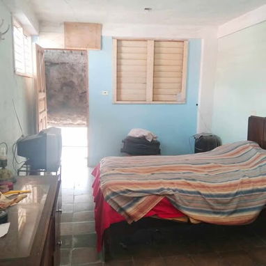 Casa independiente, puerta a calle en San Francisco y Gallo, centro de Santiago de Cuba - 5/9