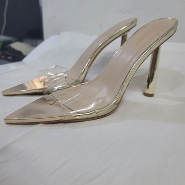 tacones de aguja con punta puntiaguda color dorado Talla: 9 - 2/2