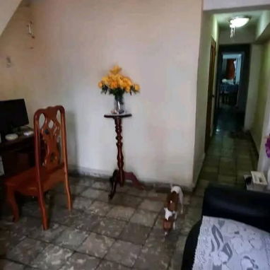Se vende o se permuta casa ubicada en Heredia #507 bajos entre San Agustín y Barnada la cual consta de 3 cuartos, sala, - 3/10