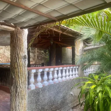 Venta de casa independiente en Cojímar se hace negocio por carro moderno - Img 128130824