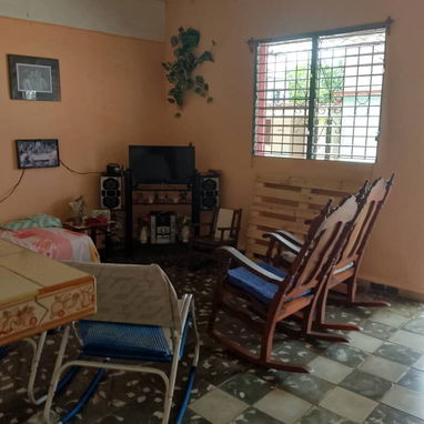 *$22.000usd ó EUROS. Posible ajuste  con dinero en mano. En venta casa  puerta de calle en  Santiago de Las Vegas. Boyer - 3/10