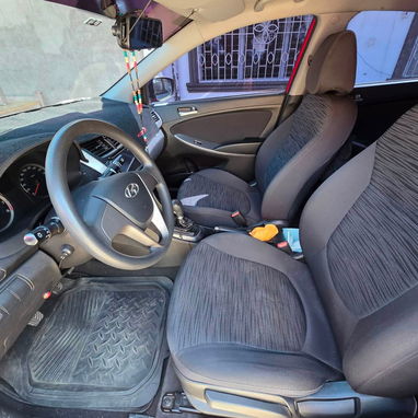 Hyundai Accent ROJO – $85 USD/día - 2/2