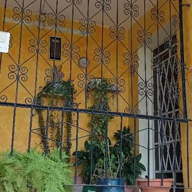 "$7000usd CON TODO DENTRO Y CON  MOTOCICLETA BUCATTI (haciendo 50km)  Se ajusta el precio vacío y sin moto. - 2/10