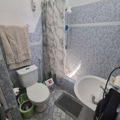 Se vende apartamento en centro habana con dos cuartos y dos baños se deja con todo adentro y teléfono fijo, agua 24h y g - 5/6