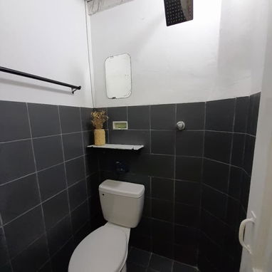 Apto en zona turistica de la Habana Vieja-2do nivel-71 m²- construido 1946-edificio y propiedad en perfecto estado - 5/10