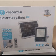 Focos led solares de 100W con sensor de luz encienden solas cuando oscurece potente y no necesitan corriente - Img 44780560