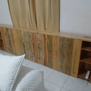 Espaldar de cama en Madera con estantes laterales - Img 122025024
