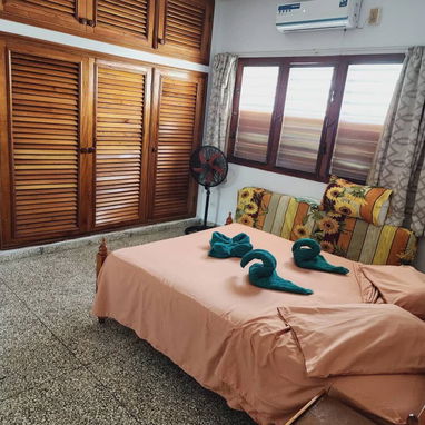 Alquilo Casa con Piscina en Guanabo - 7/10