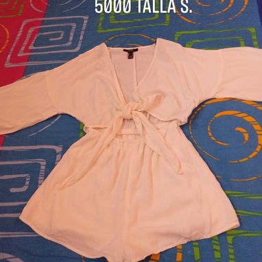 Juego Saya Shor de  flores  talla S. Marca  BERSHKA. Juego blanco  talla S . Marca Forever 21 - Img 120354572