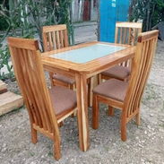 JUEGO DE MESAS CON 4 SILLAS - Img 56390883