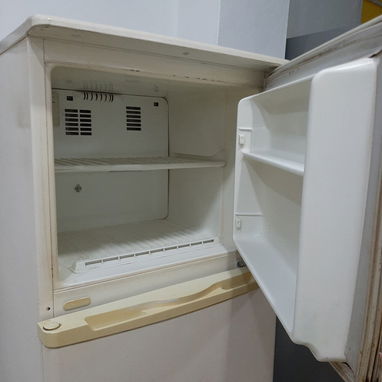 Vendo Refrigerador GoldStar grande con máquina LG nueva Jorge 5282-7867 - Img 117447205