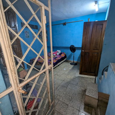 Vendo apartamento interior pero quedó de frente a la calle en 10 de octubre Lawton la calle paralela a dolores y cerca d - Img 121093371