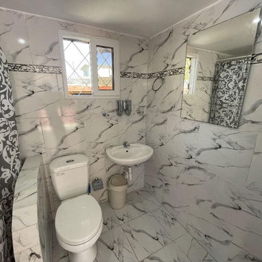 CASA EN GUANABO SIBARIMAR para 10 personas,piscina,plantas,garaje amplio,billar,3 cuartos,4 baños,internet 24/h,splic,et - Img 115630398