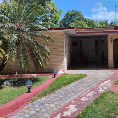 Exelente Casa cerca de 5ta Ave en Siboney - 4/5