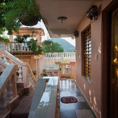 Cod.Z 🏡✨Renta de  Casa en Viñales . Tiene  Paneles Solares y Vistas a los Mogotes 🌿 - Img 123856104