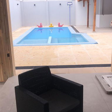 📱 Renta Exclusiva con Piscina y Jacuzzi: Tu Refugio de Lujo frente a Miramar - Img 115376395