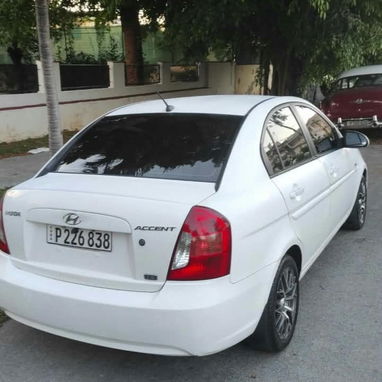 Carros Hyundai Accent del 2008 - 2/3