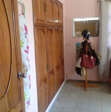 Apto cap en nuevo Vedado 1er piso,remodelado,con todo dentro.tiene garage.Whatsapp +507 6791 5607 - Img 97565736