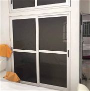 Se hacen puertas y ventanas de aluminio con cristal por mtr cuadrado - Img 45905993