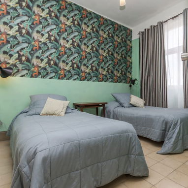 VENTA APARTAMENTO EN EL VEDADO – 2 HABITACIONES / 2 BAÑOS - 7/10