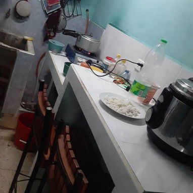 OLVIDESE DE LOS APAGONES en venta biplanta interior en centro habana con paneles solares instalados - Img 125922406
