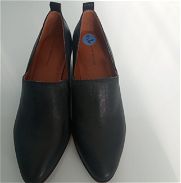 Venta de zapatos de piel negros de mujer , número 38 - Img 45868073