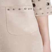 Vestido beige con detalles perlados - Img 52899160
