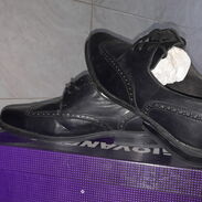 Zapatos de hombre, negros de vestir, de cordones, nuevos, de piel, número 40 - Img 45472786