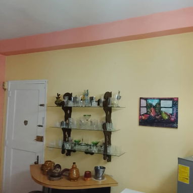Vendo apto semi interior en el vedado x 23 y 26 1er piso con garaje de 1hbitcion - Img 125543267