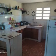 SE VENDE CASA DE 6 HABITACIONES EN MARIANAO. DE DOS PLANTAS. 53886944, 53880216 - Img 53255033