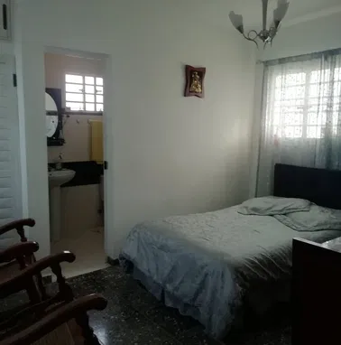 Vendo casa de 3 cuartos 2 baños en el centro del Cotorro - Img 96576311