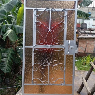 ¡Hacemos puertas y ventanas a tu gusto y medidas exactas! Calidad, diseño único y transporte incluido en toda La Habana. - Img 124629811